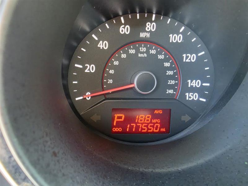 Kia Sorento LX 2WD 2011