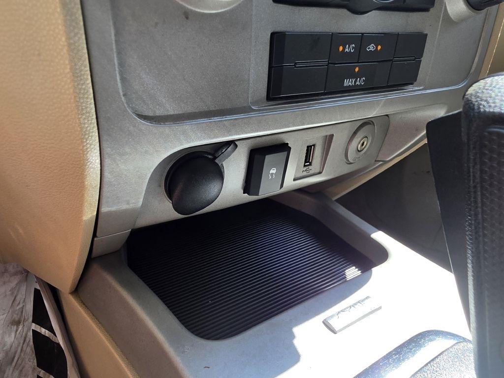 Ford Escape XLT FWD 2010