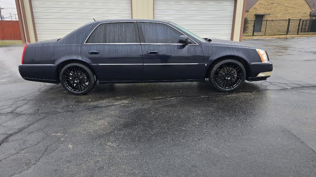 Cadillac DTS Sedan 2007