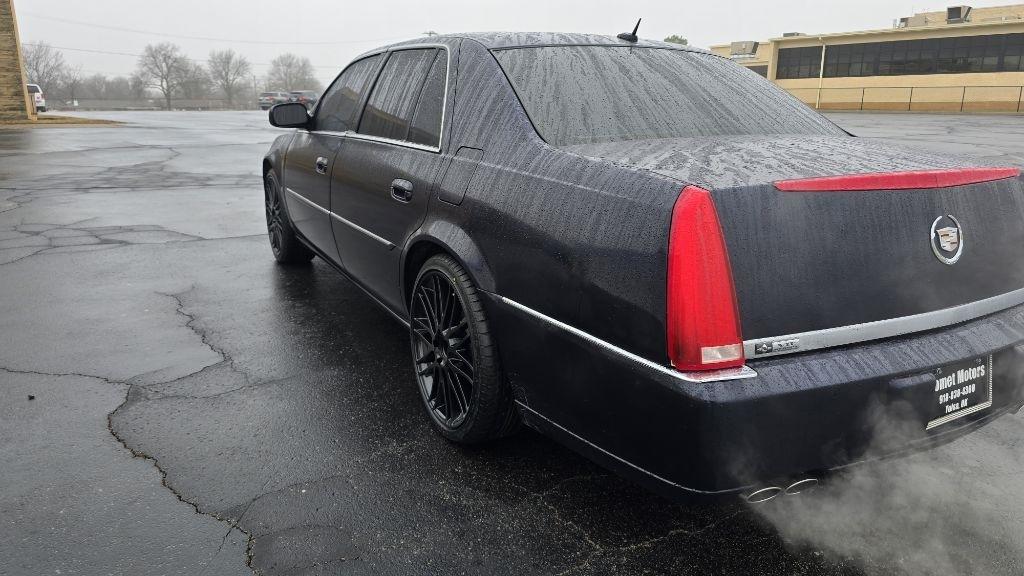 Cadillac DTS Sedan 2007