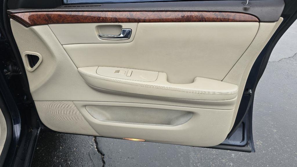 Cadillac DTS Sedan 2007