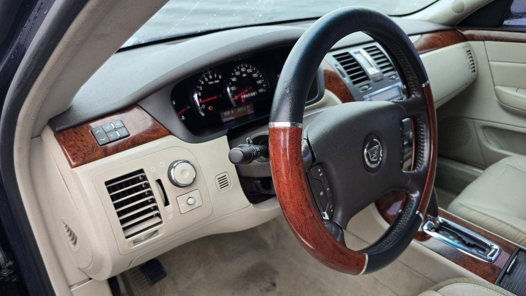 Cadillac DTS Sedan 2007