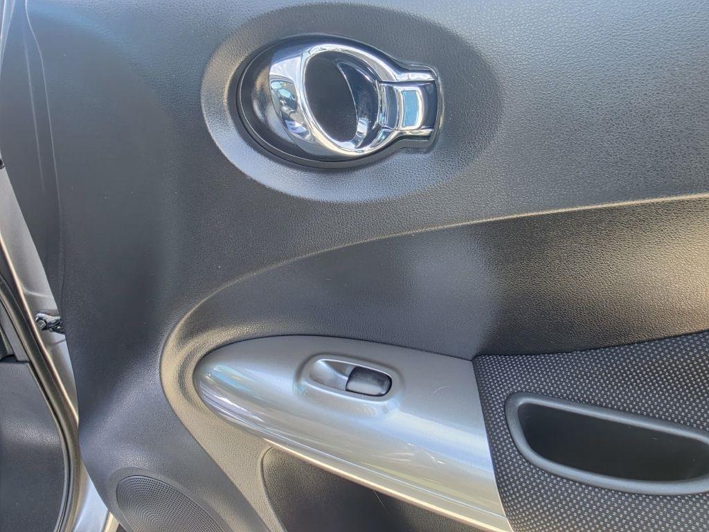 Nissan Juke S FWD 2013