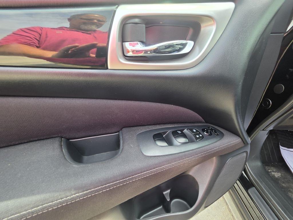 Nissan Pathfinder S 2WD 2017