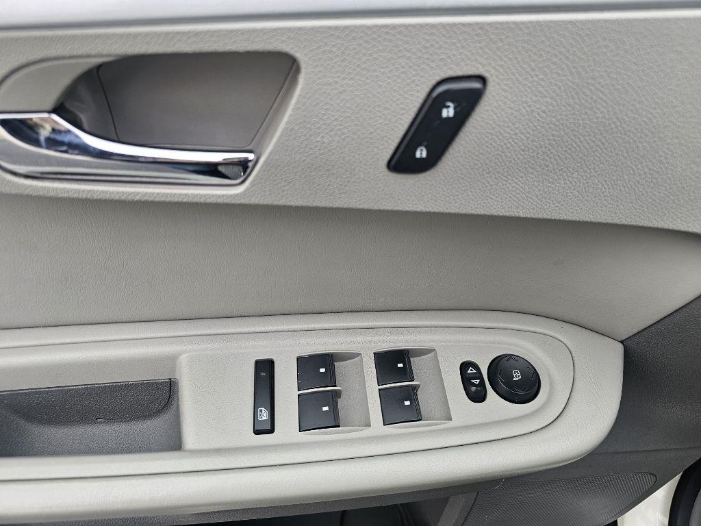 Chevrolet Traverse 2LT FWD 2011