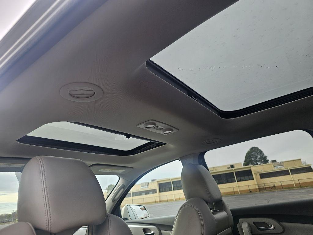 Chevrolet Traverse 2LT FWD 2011