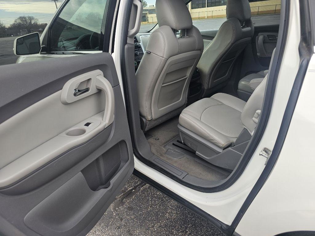 Chevrolet Traverse 2LT FWD 2011