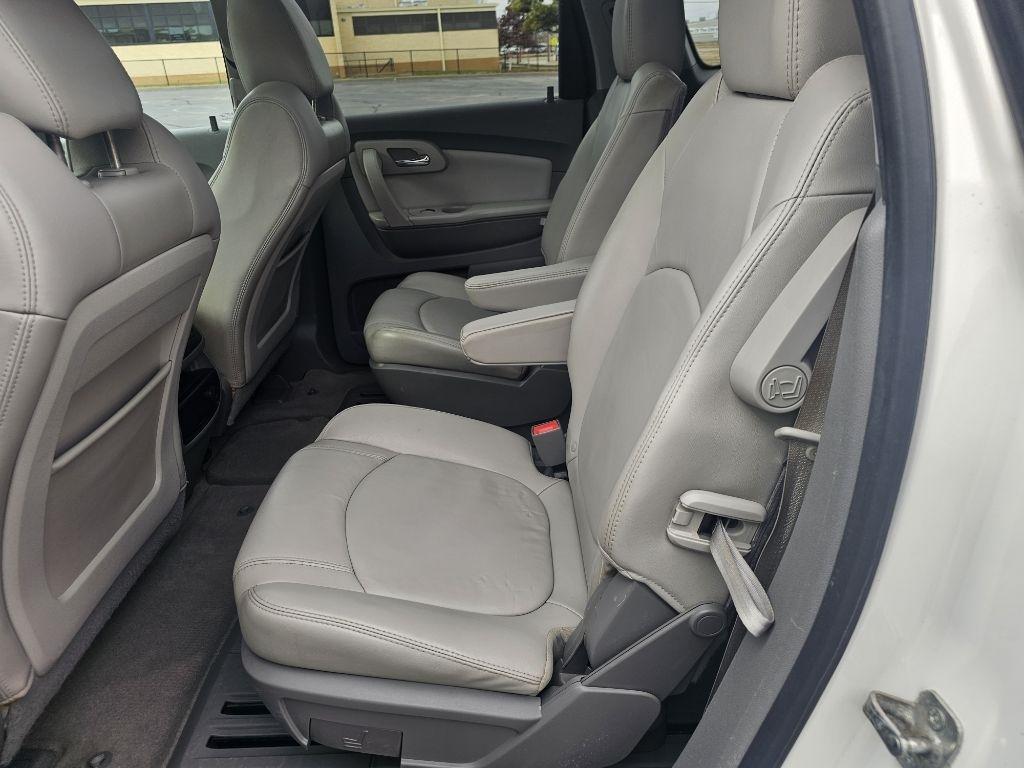 Chevrolet Traverse 2LT FWD 2011