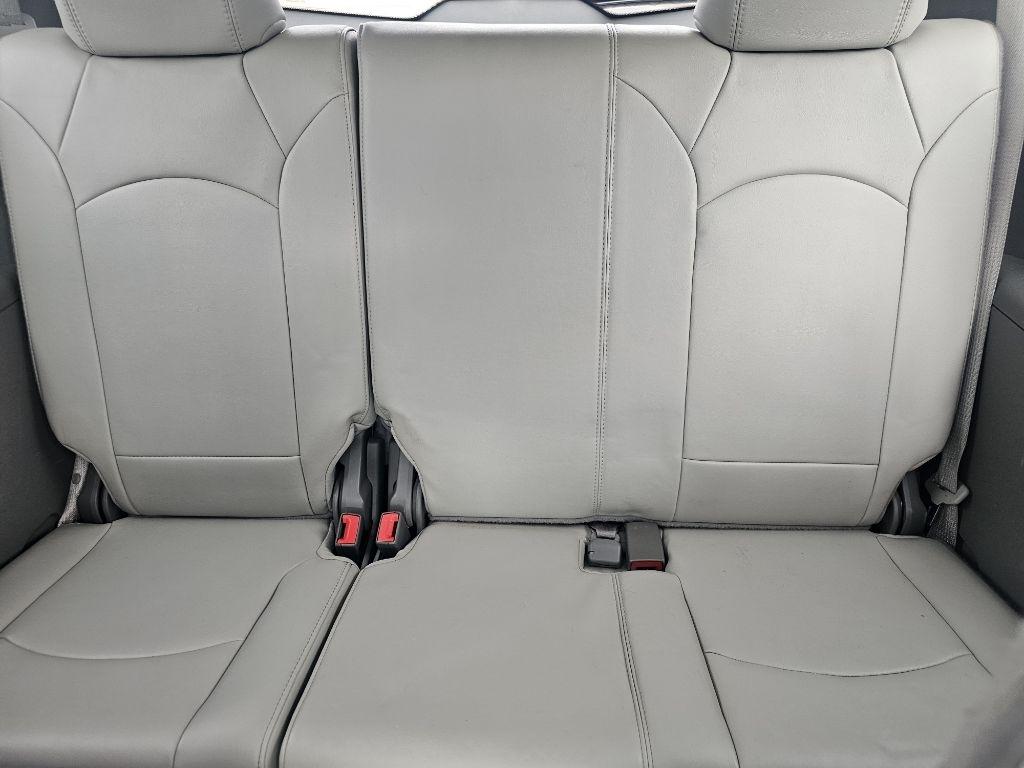 Chevrolet Traverse 2LT FWD 2011