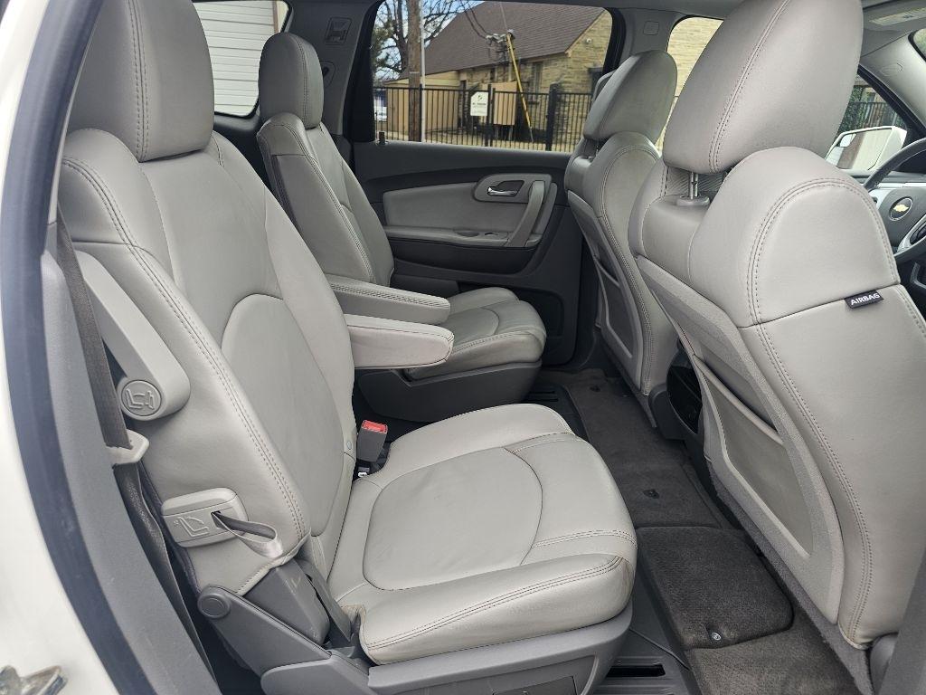 Chevrolet Traverse 2LT FWD 2011