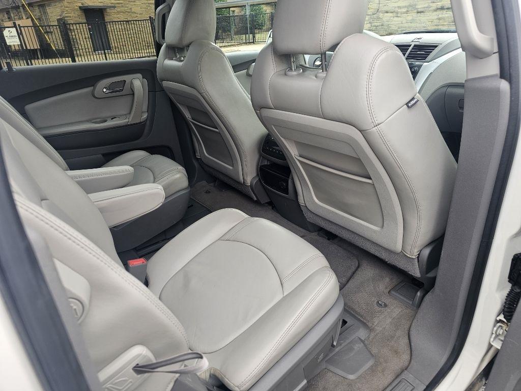 Chevrolet Traverse 2LT FWD 2011