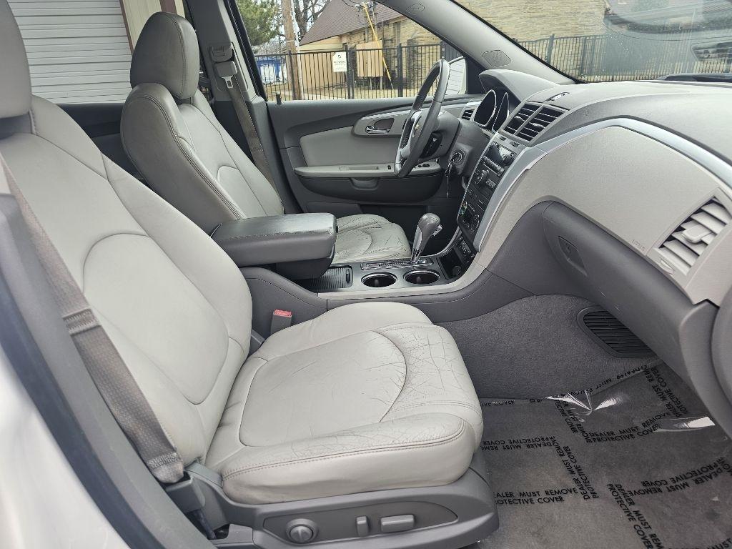 Chevrolet Traverse 2LT FWD 2011