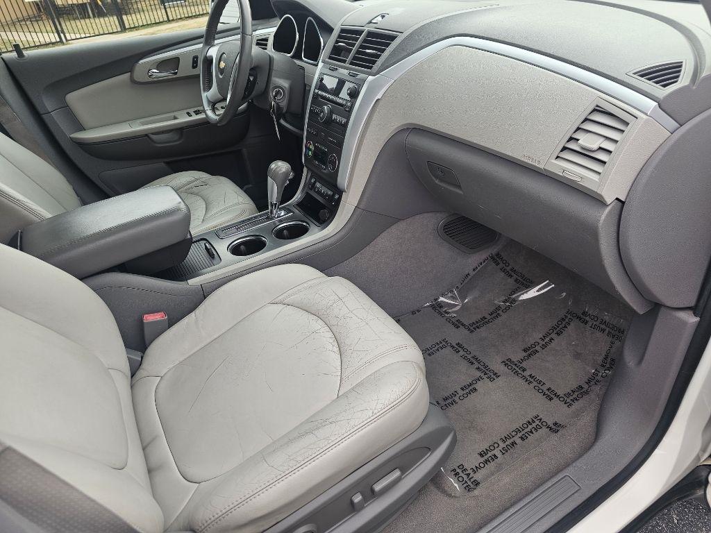 Chevrolet Traverse 2LT FWD 2011