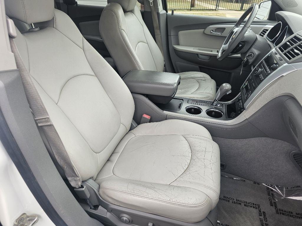 Chevrolet Traverse 2LT FWD 2011