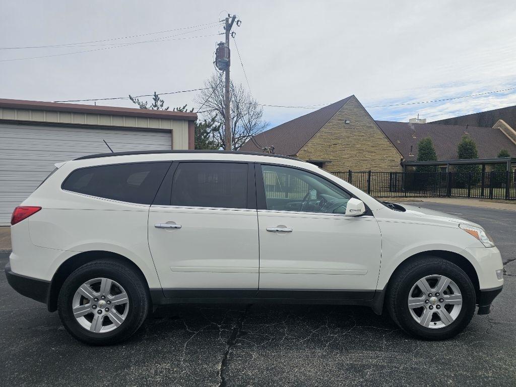 Chevrolet Traverse 2LT FWD 2011