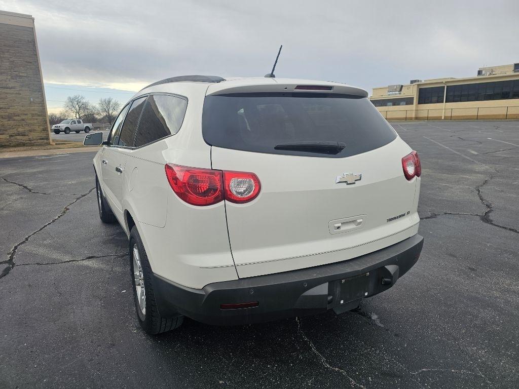 Chevrolet Traverse 2LT FWD 2011