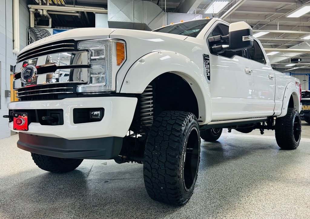 Ford Super Duty F-250 SRW Lariat 4WD Crew Cab 8' Box 2017 Ford Super Duty F-250 SRW Lariat 4WD Crew Cab 8' Box 2017