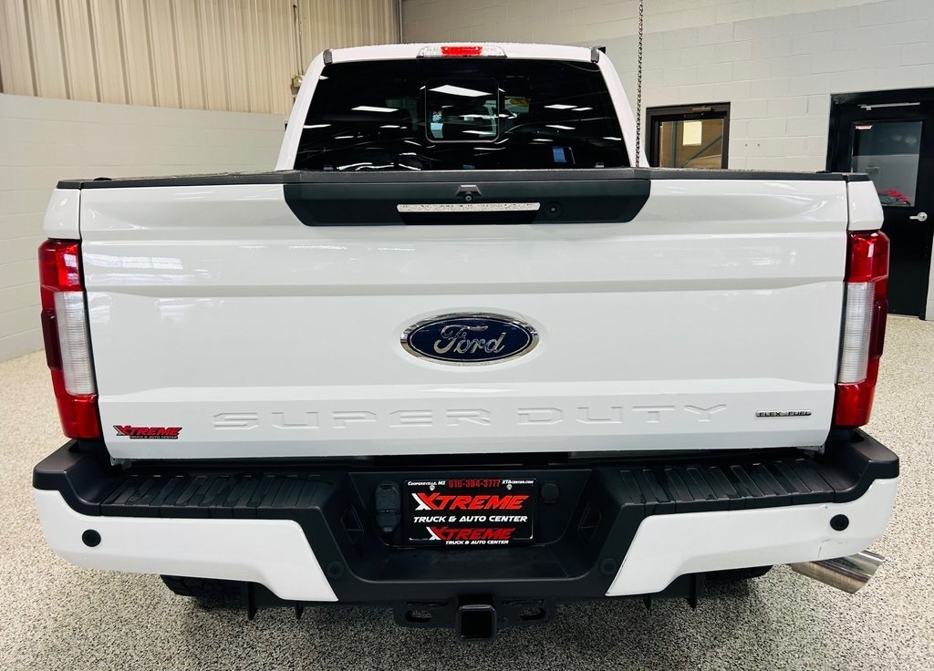 Ford Super Duty F-250 SRW Lariat 4WD Crew Cab 8' Box 2017 Ford Super Duty F-250 SRW Lariat 4WD Crew Cab 8' Box 2017