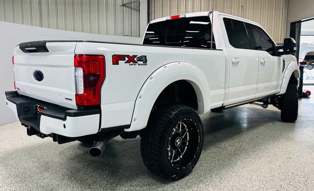 Ford Super Duty F-250 SRW Lariat 4WD Crew Cab 8' Box 2017 Ford Super Duty F-250 SRW Lariat 4WD Crew Cab 8' Box 2017