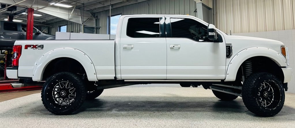 Ford Super Duty F-250 SRW Lariat 4WD Crew Cab 8' Box 2017 Ford Super Duty F-250 SRW Lariat 4WD Crew Cab 8' Box 2017
