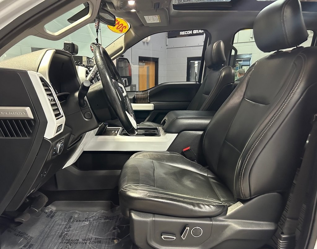 Ford Super Duty F-250 SRW Lariat 4WD Crew Cab 8' Box 2017 Ford Super Duty F-250 SRW Lariat 4WD Crew Cab 8' Box 2017