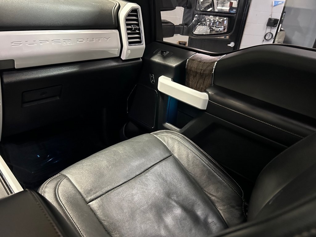 Ford Super Duty F-250 SRW Lariat 4WD Crew Cab 8' Box 2017 Ford Super Duty F-250 SRW Lariat 4WD Crew Cab 8' Box 2017