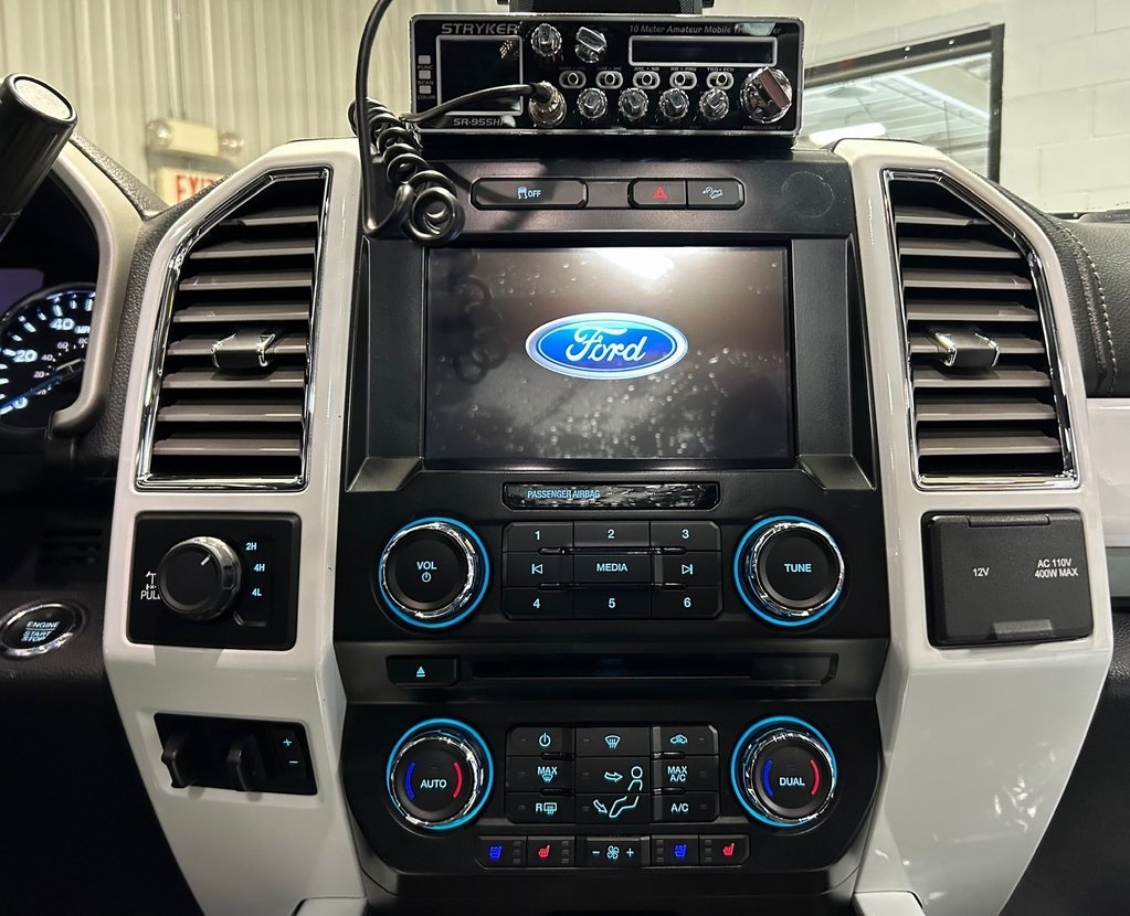 Ford Super Duty F-250 SRW Lariat 4WD Crew Cab 8' Box 2017 Ford Super Duty F-250 SRW Lariat 4WD Crew Cab 8' Box 2017