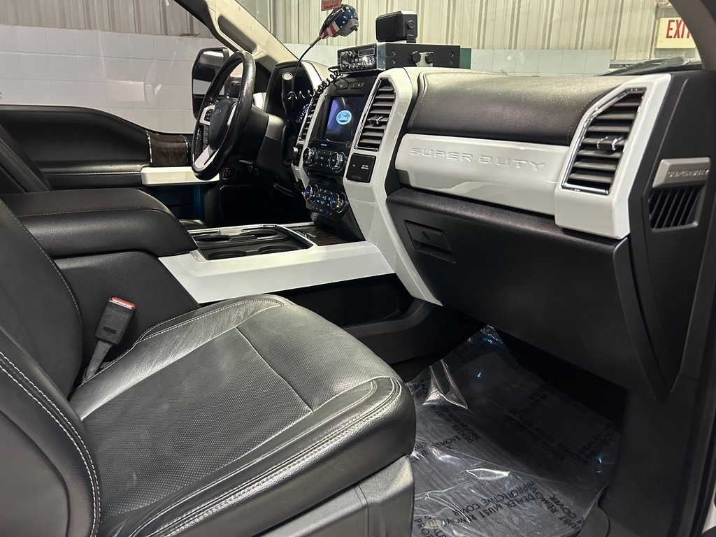 Ford Super Duty F-250 SRW Lariat 4WD Crew Cab 8' Box 2017 Ford Super Duty F-250 SRW Lariat 4WD Crew Cab 8' Box 2017