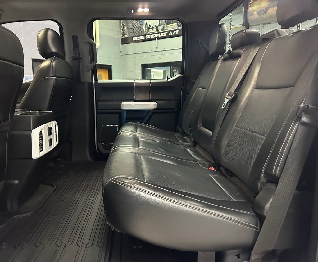 Ford Super Duty F-250 SRW Lariat 4WD Crew Cab 8' Box 2017 Ford Super Duty F-250 SRW Lariat 4WD Crew Cab 8' Box 2017