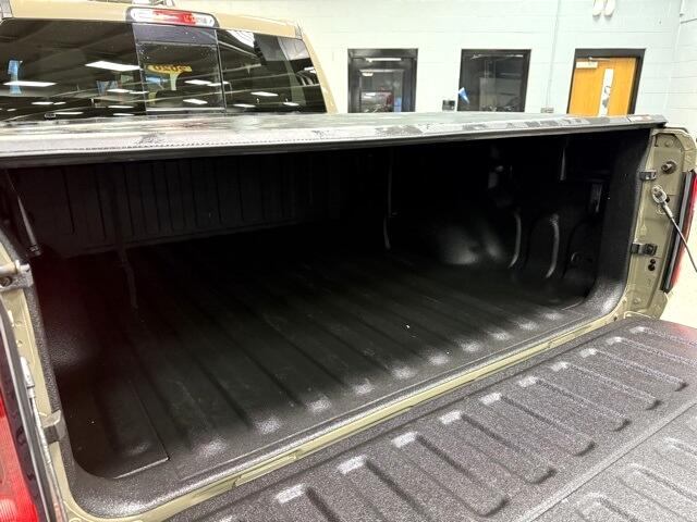 RAM 1500 Big Horn 4x4 Crew Cab 5'7" Box 2020