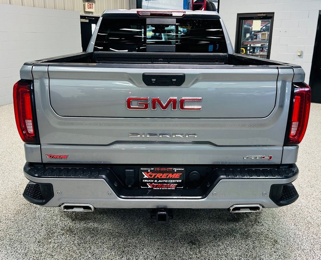 GMC Sierra 1500 4WD Crew Cab 147" AT4 2023