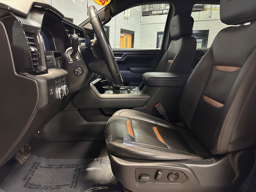 GMC Sierra 1500 4WD Crew Cab 147" AT4 2023