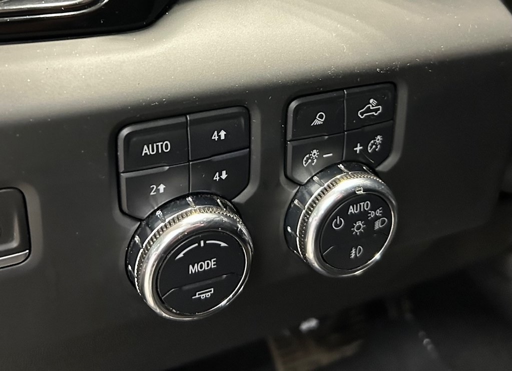 GMC Sierra 1500 4WD Crew Cab 147" AT4 2023