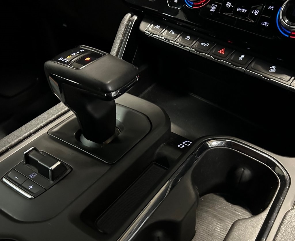 GMC Sierra 1500 4WD Crew Cab 147" AT4 2023