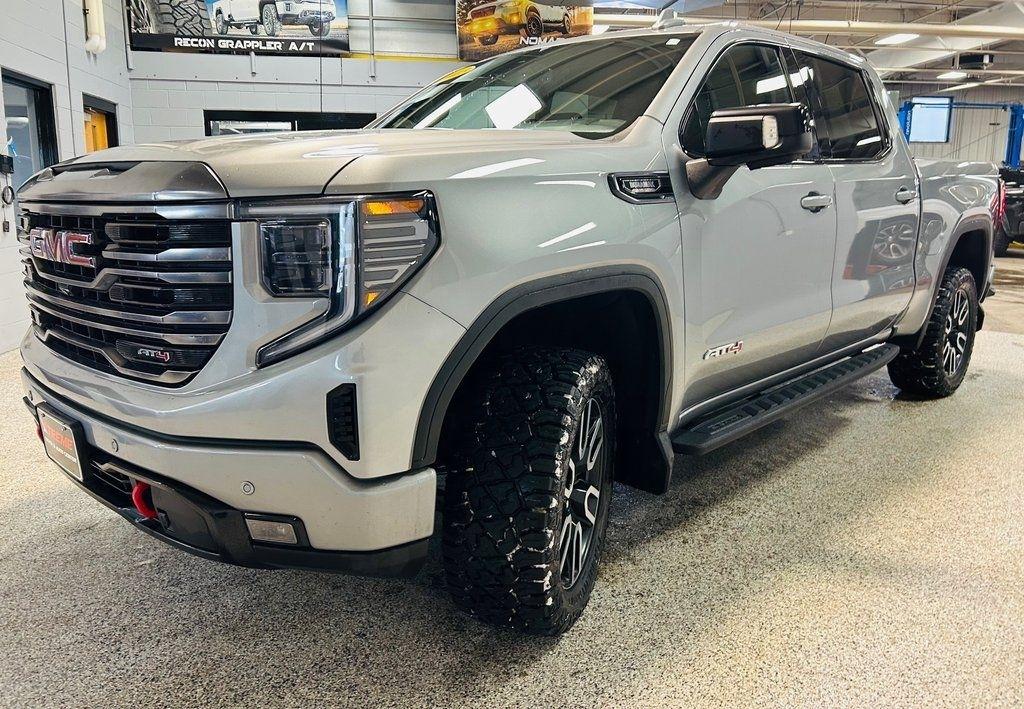 GMC Sierra 1500 4WD Crew Cab 147" AT4 2023
