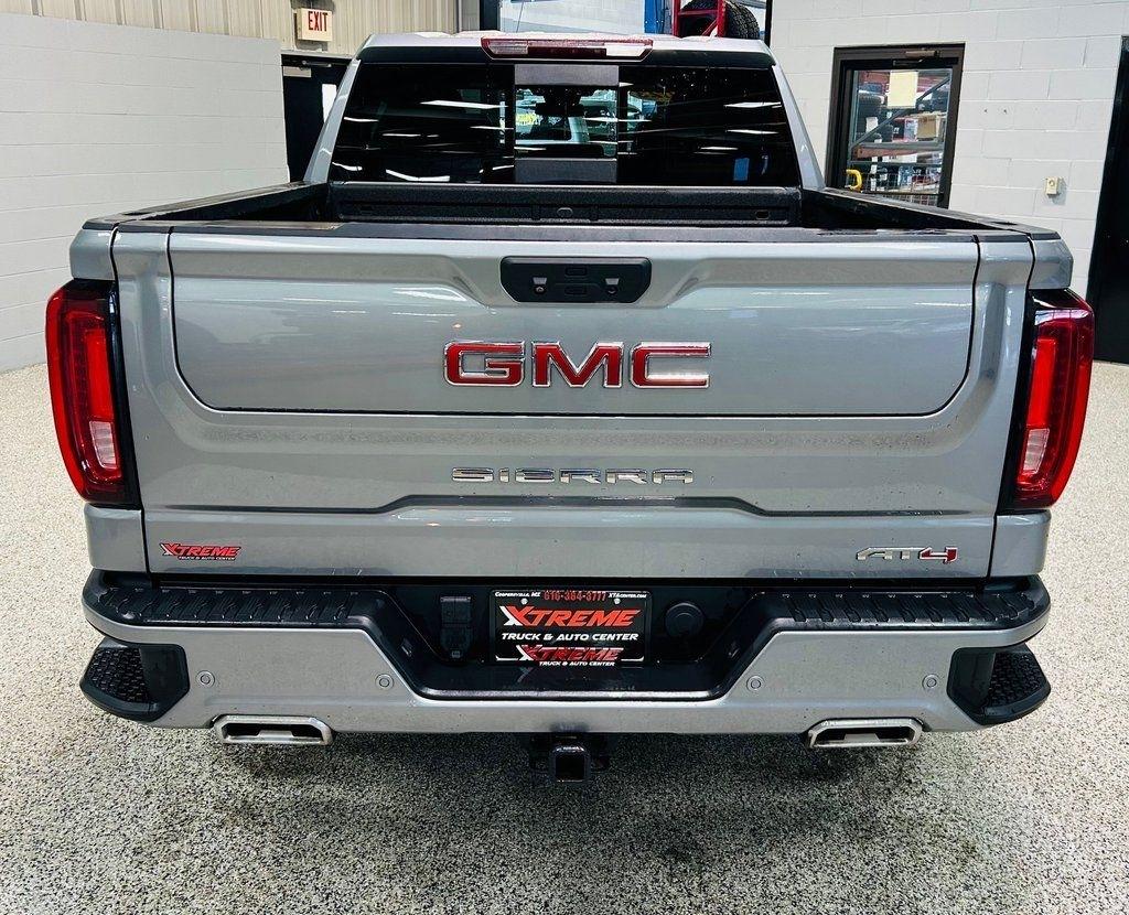 GMC Sierra 1500 4WD Crew Cab 147" AT4 2023