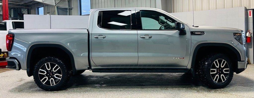 GMC Sierra 1500 4WD Crew Cab 147" AT4 2023