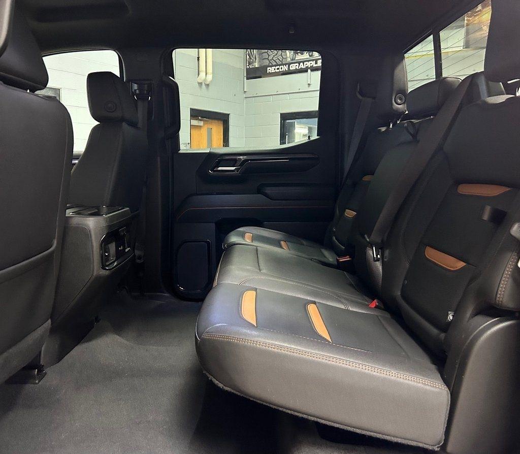 GMC Sierra 1500 4WD Crew Cab 147" AT4 2023