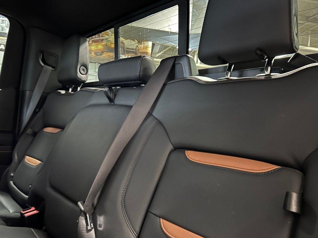 GMC Sierra 1500 4WD Crew Cab 147" AT4 2023