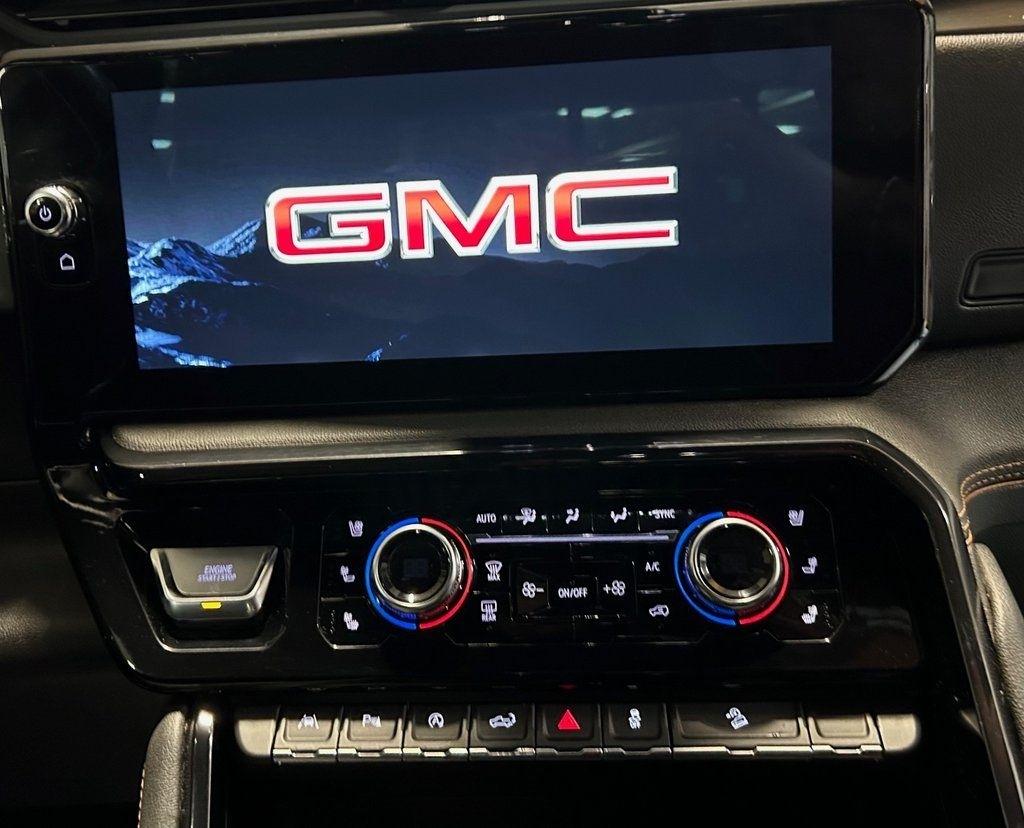 GMC Sierra 1500 4WD Crew Cab 147" AT4 2023