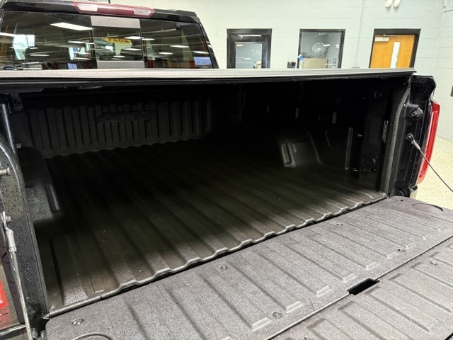 GMC Sierra 1500 4WD Crew Cab 147" AT4 2021