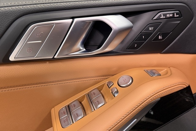 BMW X7 xDrive40i Sports Activity Vehicle 2021