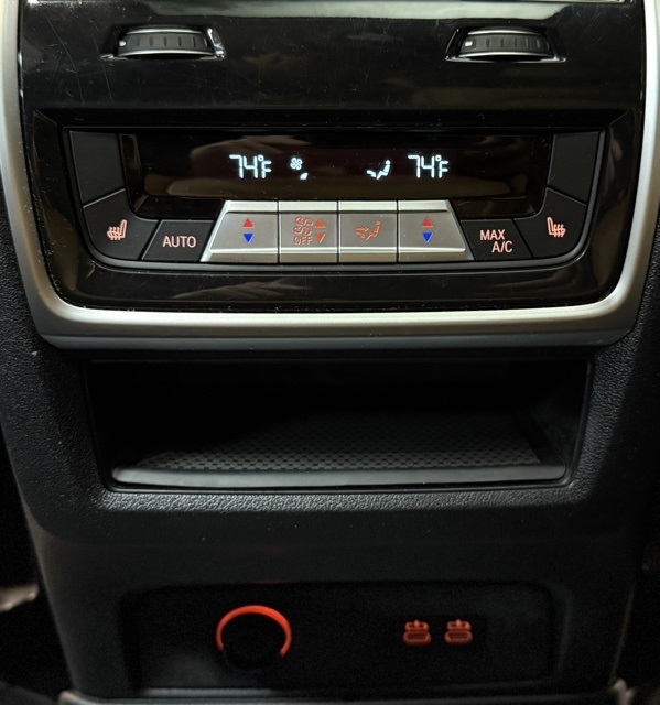 BMW X7 xDrive40i Sports Activity Vehicle 2021