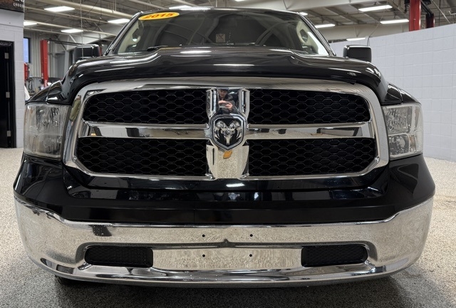 RAM 1500 4WD Quad Cab 140.5" SLT 2015
