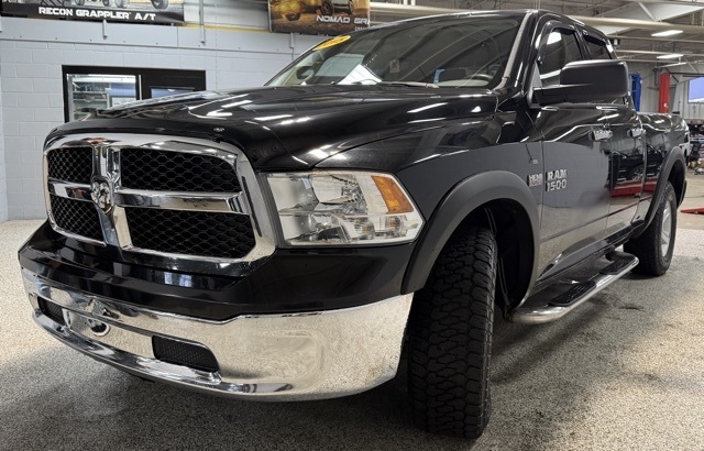 RAM 1500 4WD Quad Cab 140.5" SLT 2015