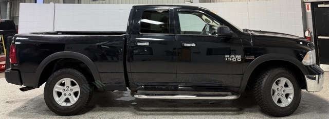 RAM 1500 4WD Quad Cab 140.5" SLT 2015