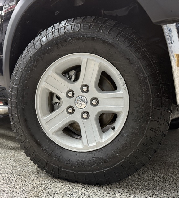 RAM 1500 4WD Quad Cab 140.5" SLT 2015