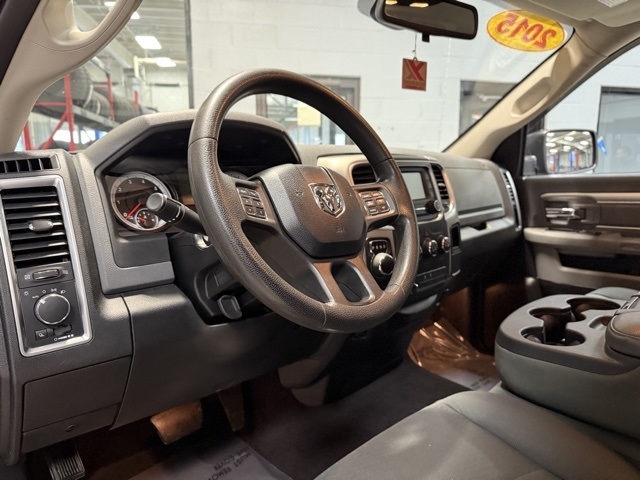 RAM 1500 4WD Quad Cab 140.5" SLT 2015