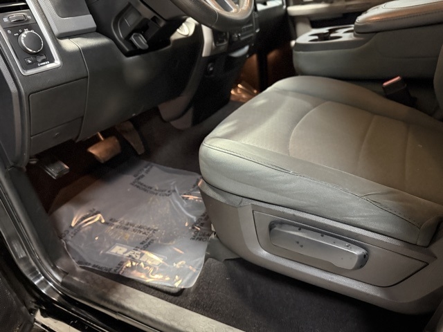 RAM 1500 4WD Quad Cab 140.5" SLT 2015