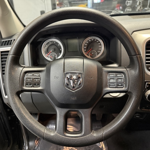 RAM 1500 4WD Quad Cab 140.5" SLT 2015